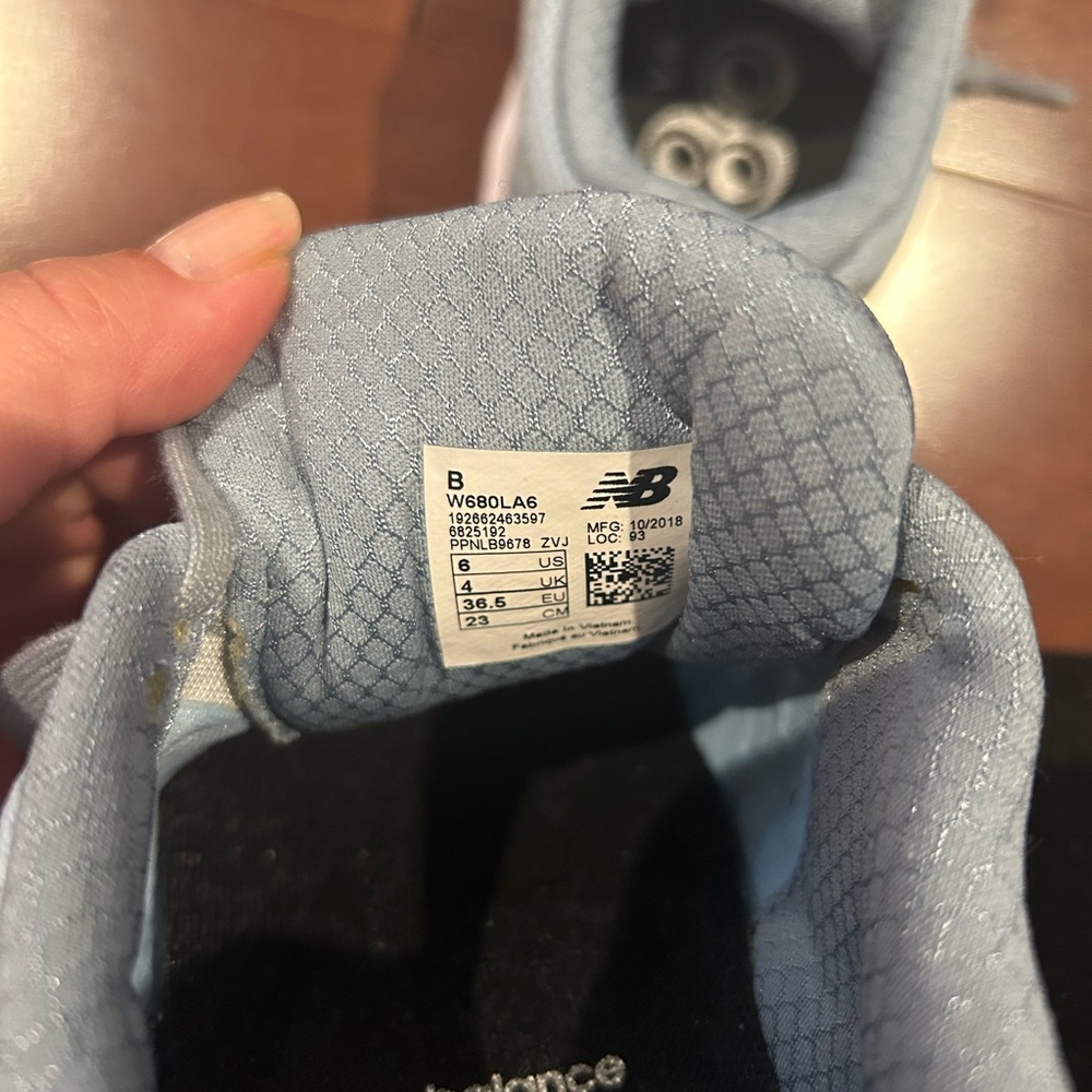 New Balance Women's 680v6 Cushioning Running Shoe, light blue - Picture 5 of 6